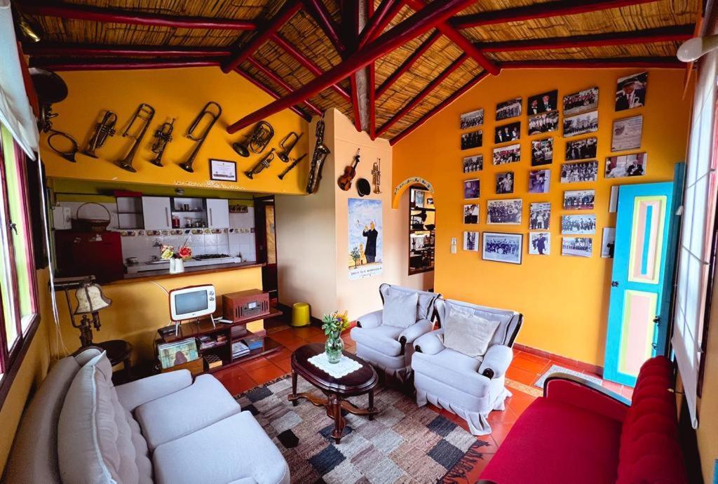 Casa Maestro Carlos Aranguren *
